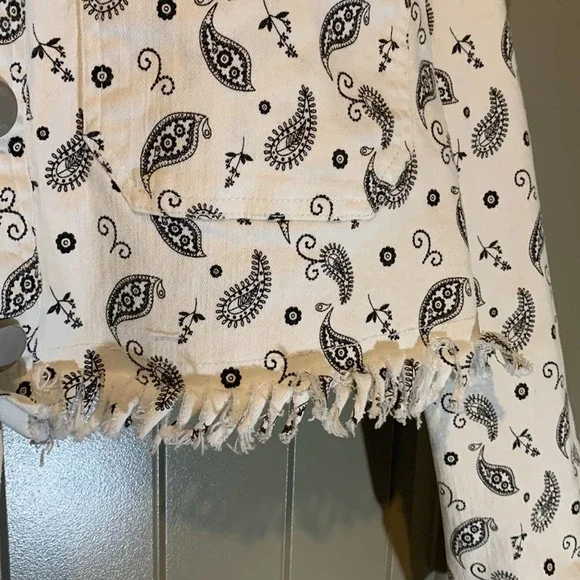 Kittenish Paisley Crop Jacket - Picture 6 of 12